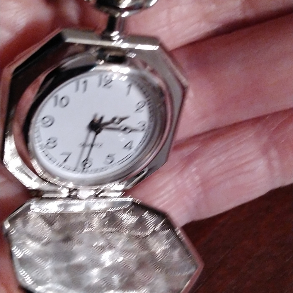 Octoganal Shape Detailed Pocket/Neclace Watch in Stainless Steel